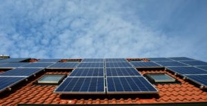 Mehr über den Artikel erfahren Mit Solarstrom sparen und sogar Geld verdienen